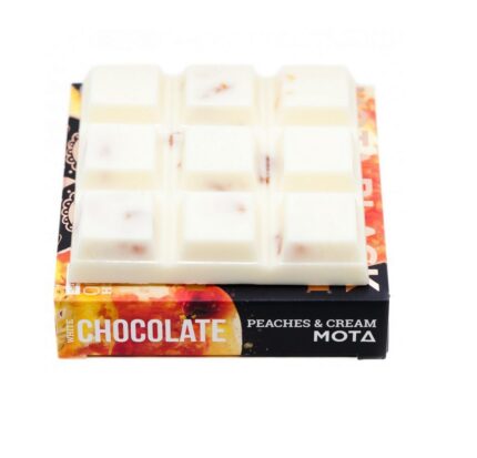 MOTA – Peaches and Cream White Chocolate Cubes EU